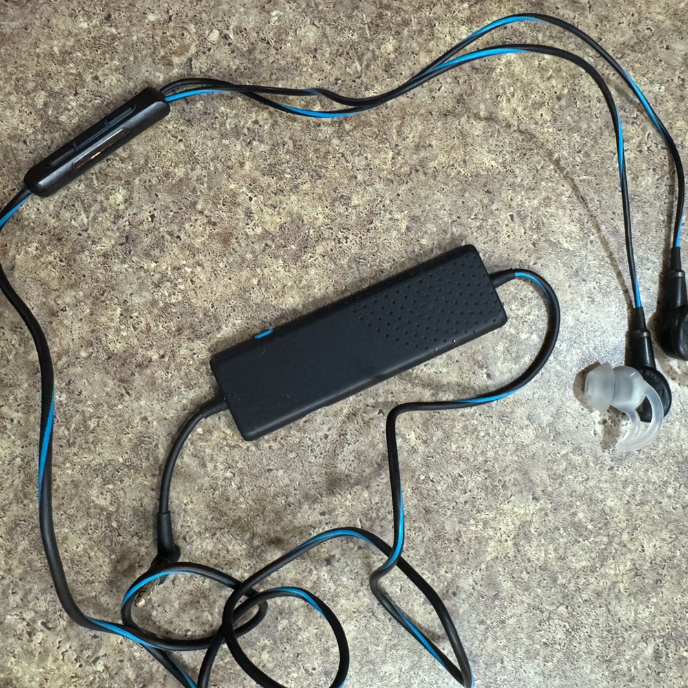 Bose QuietComfort 20 Acoustic Noise Cancelling Headphones - Picture 2 of 2